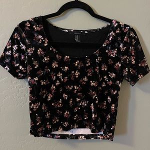 🌟 Forever 21 Brand Black Floral Crushed Velvet Crop Top Size Medium